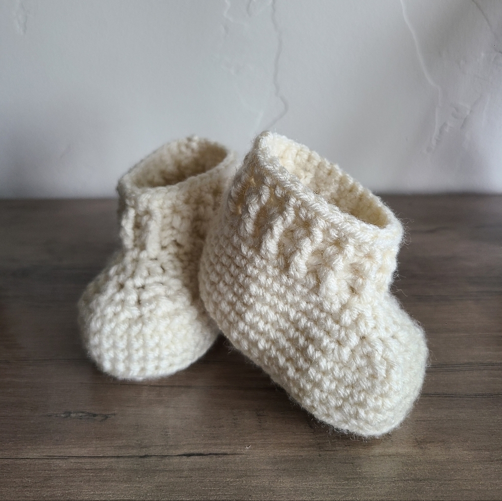 New baby booties, Baby shoes, crochet shoes, girl shoes, boy shoes, 6-9 months